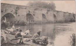 Yvelines : LIMAY : Le  Vieux  Pont ,  Laveuse  , Lavoir - Limay