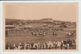 VITTEL - VOSGES - COURSE DE CHEVAUX A L'HIPPODROME - Vittel