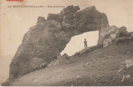 CPA -  LA MOTTE D'AVEILLANS - PIERRE PERCÉE - - Motte-d'Aveillans