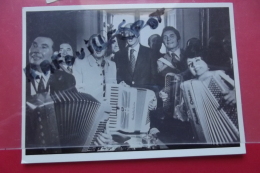 C Photo  Valery Giscard D'estaing Au Festival Mondial De L'accordeon 1973 - Hommes Politiques & Militaires