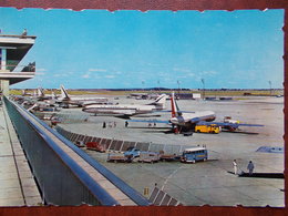 75 - PARIS - Aéroport De Paris ORLY - L' Aire De Stationnement. (Nombreux Avions: Caravelle, Boeing...) - Flugwesen