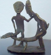Bronze, Cire Perdue - Afrique De L'Ouest, Trio érotique, Oeuvre Unique - Poids Emballé 400 G. - 9,5 Cm X 8 Cm - Afrikanische Kunst