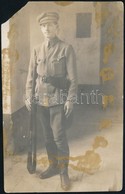 1919 Magyar Katona Fotója, Hátulján Feliratozva, Sérült, 13,5×8,5 Cm - Altri & Non Classificati
