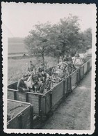 1941 Hadtápszekerek Szállítása Vasúton, Fotó Felületén Törésnyommal, 8,5x6 Cm - Altri & Non Classificati