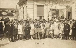 * T2 1926 Abbazia, Csoportkép, Háttérben Olasz étterem / Group Photo, Italian Restaurant In The Background - Ohne Zuordnung