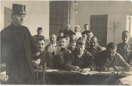 * T2/T3 Tábori Lelkész Osztrák-magyar Katonákat Oktat / WWI Camp Clergyman Teaching Austro-Hungarian K.u.K. Soldiers. Kö - Zonder Classificatie