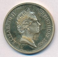 Nagy-Britannai 2006. 'II. Erzsébet 80. Születésnapja / Buckingham Palota' Fém Emlékérem Sérült Kapszulában (38mm) T:2,2- - Unclassified