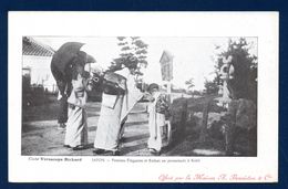 Japon. Kobé (Honshu). Femmes Et Enfant En Promenade Dans Le Parc. - Kobe