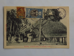 C.P.A. TAHITI, RAIATEA : La Famille Royale Et Son Habitation à Avera, 2 Timbres En 1907 - Tahiti