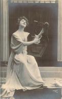 Photographe - Reutlinger - Femme Dans Une Scène Antique, Lyre - Andere Fotografen