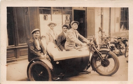 ¤¤  -  Carte-Photo Non Située   -  Groupe De Motards Sur Un Side-Car En 1930   -  Motos    -  ¤¤ - Moto