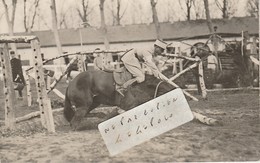 SAUMUR - Un Cavalier En Action ( Carte-photo ) - Saumur