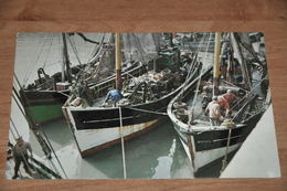 1035- Visserssloepen Op Rust - Fishing