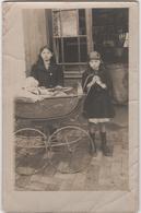 Carte Photo Enfants Beau Landau Devant Un Commerce Sac Minoterie à Identifier - Zu Identifizieren