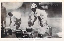 A O F-OUBANGUI CHARI (Republique CENTRAFRICAINE RCA) Femmes Indigènes Faisant La Cuisine ( Enfant) - Zentralafrik. Republik