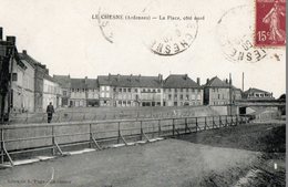 08. CPA  LE CHESNE.  La Place Coté Nord. 1909. - Le Chesne