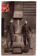 1062 - Militaria ( Photo De Soldats En Pied ) -  Carte Photographique , Sans Titre - Roorych-Taillefer Et Cie - N°2572 - - Personaggi