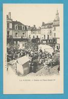 CPA - Métier Marchands Ambulants Le Marché Place Henri IV LA FLECHE 72 - La Fleche