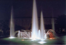 Viareggio - Piazza Mazzini - La Fontana Di Notte - Formato Grande Viaggiata – E 5 - Viareggio