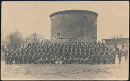 1916 Erfurt, Katonák Csoportképe, Postán Megküldve, 'Lazarett Eisenbahndienstgebäude Erfurt' Bélyegzéssel, 9×14 Cm - Other & Unclassified