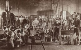 T3 ~1910 Lupény, Lupeni, Schylwolfsbach; Gépgyár Bels? Gyerekmunkásokkal, Tanoncokkal. Adler Fényirda / Machine Factory  - Unclassified