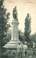 T2 1911 Nagykároly, Carei, Grosskarol; Kossuth Szobor Eserny?s Hölgyekkel. Grünfeld Samu Kiadása / Statue With Ladies Ho - Non Classificati