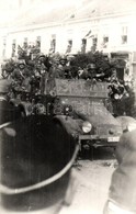 T2 1940 Szatmárnémeti, Satu Mare; Bevonulás, Katonák Terepjáróban / Entry Of The Hungarian Troops. Soldiers In Military  - Unclassified