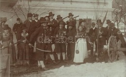 T2 Vipiteno, Sterzing Area (Tirol); Mulatozó Társaság Vadászokkal / Group Photo With Hunters - Non Classificati