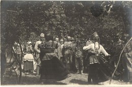 ** T2 K.u.K. Katonák Hölgyekkel Táncolnak / Austro-Hungarian Soldiers Dancing With Local Ladies. Photo - Zonder Classificatie