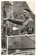 ** T1 Der Führer Und Reichskanzler Des Deutschen Volkes / Adolf Hitler In Automobile With Swastika Armband - Zonder Classificatie