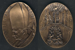 1665 VATICAN: Pope Paul VI, Oval Medal In Its Original Case, Year 1975, VF Quality - Autres & Non Classés