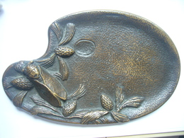 Vide-poche Baguier Ou Cendrier Ancien Art Nouveau Cigale Pommes De Pin Signé Sertorio - Bronzen