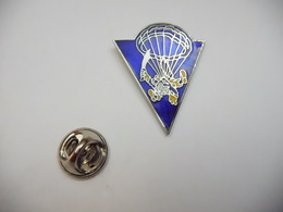 Beau Pin's En EGF , Para , Parachutisme , Manque 1 Pointe - Parachutting