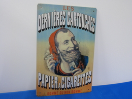 Plaque Métal "LES DERNIERES CARTOUCHES" Papier à Cigarettes. - Tin Signs (after1960)