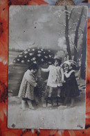 CHILDREN NEAR THE MUSHROOM -  Mushroom - Old Vintage Postcard - 1910s - Champignon - Mushrooms