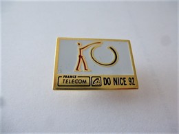 PINS FRANCE TELECOM DO NICE 92 ( Signé Vivien Isnard ) / 33NAT - France Telecom