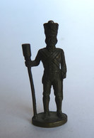 Rare FIGURINE KINDER  METAL PRUSSIENS 5 70's - SOLDATS NAPOLEONIENS ARTILLEUR (2) Artillerist Prussien - Metalen Beeldjes