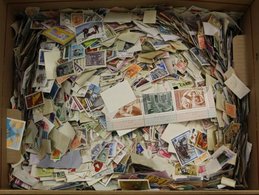 WORLD STAMPS (6kg) Off Paper - Mixture In A Carton. - Andere & Zonder Classificatie