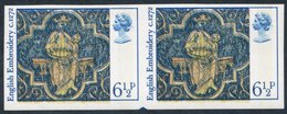 1976 Christmas 6½p Imperf Horizontal Pair (Pierron Stated 50 Pairs Known). SG.1018a. (2) Cat. £975 - Other & Unclassified