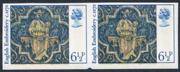 1976 Christmas 6½p Imperf Horizontal Pair (Pierron Stated 50 Pairs Known). SG.1018a. (2) Cat. £975 - Altri & Non Classificati