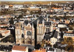 86-POITIERS- VUE DU CIEL LA CATHEDRALE - Poitiers