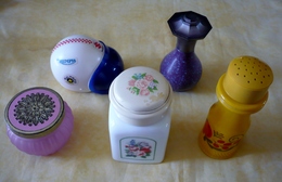 Lot De 5 Flacons, Pots , Casque Moto  - AVON  Parfum, Creme ,eau De Toilette - Flacons (vides)