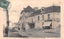 ¤¤  -  LES TROIS-MOUTIERS   -  La Place    -  Pharmacie Centrale  -   ¤¤ - Les Trois Moutiers