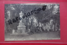 Cp  Banyuls Sur Mer La Place Et  Le Monument Aux Morts - War Memorials