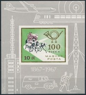 ** 1967 100 éves A Magyar Posta Vágott 'talpas' Blokk (45.000) (betapadásnyomok /gum Disturbance) - Sonstige & Ohne Zuordnung