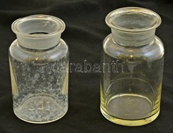 8 Db Dugós üvegcse, 8 Db üvegdugóval, Némelyik Kis Csorbával, Különböz? Méretben - Verre & Cristal