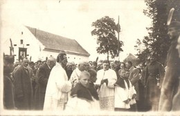 * T2 1928 Bánréve, A Felépült Római Katolikus Templom Felszentelési ünnepsége Darutollas Tisztekkel, Photo - Ohne Zuordnung