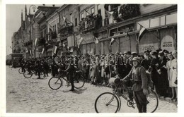 T2 1940 Szatmárnémeti, Szatmár, Satu Mare; Bevonulás, Kerékpáros Katonák / Entry Of The Hungarian Troops, Soldiers With  - Ohne Zuordnung