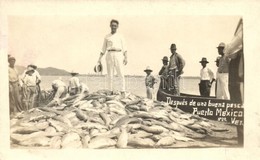 ** T2 Puerto Mexico, Despues De Una Buena Pesca / Fishermen After A Good Catch, Photo - Zonder Classificatie