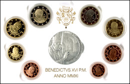 2215 1 Cent Bis 2 Euro, 2011, Euro-KMS, Papst Benedikt XVI., Mit Silbermedaille, In Originalschatulle Mit Zertifikat Und - Vatican